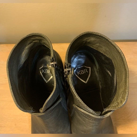Grey leather zip booties. Size 38.5. Italian made. - Picture 3 of 10